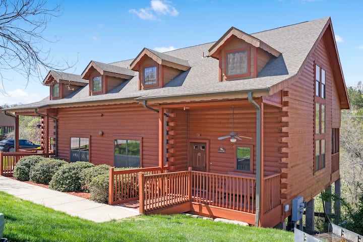 Woodland Retreat For 6 | Cozy Fireplace + Pool Access - Missouri