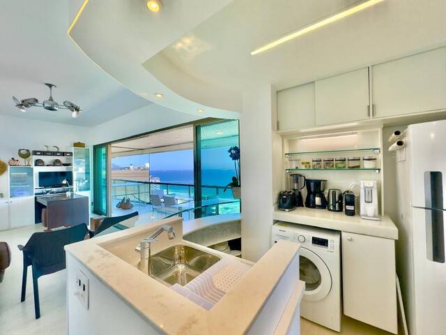 Stylish apt w/ Breathtaking View/Heart of Ipanema gallery image 5
