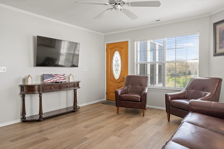 2 Bedroom, 2 Bathroom Walk-in Condo With Golf Course View From All-season Sunroom - Branson, MO