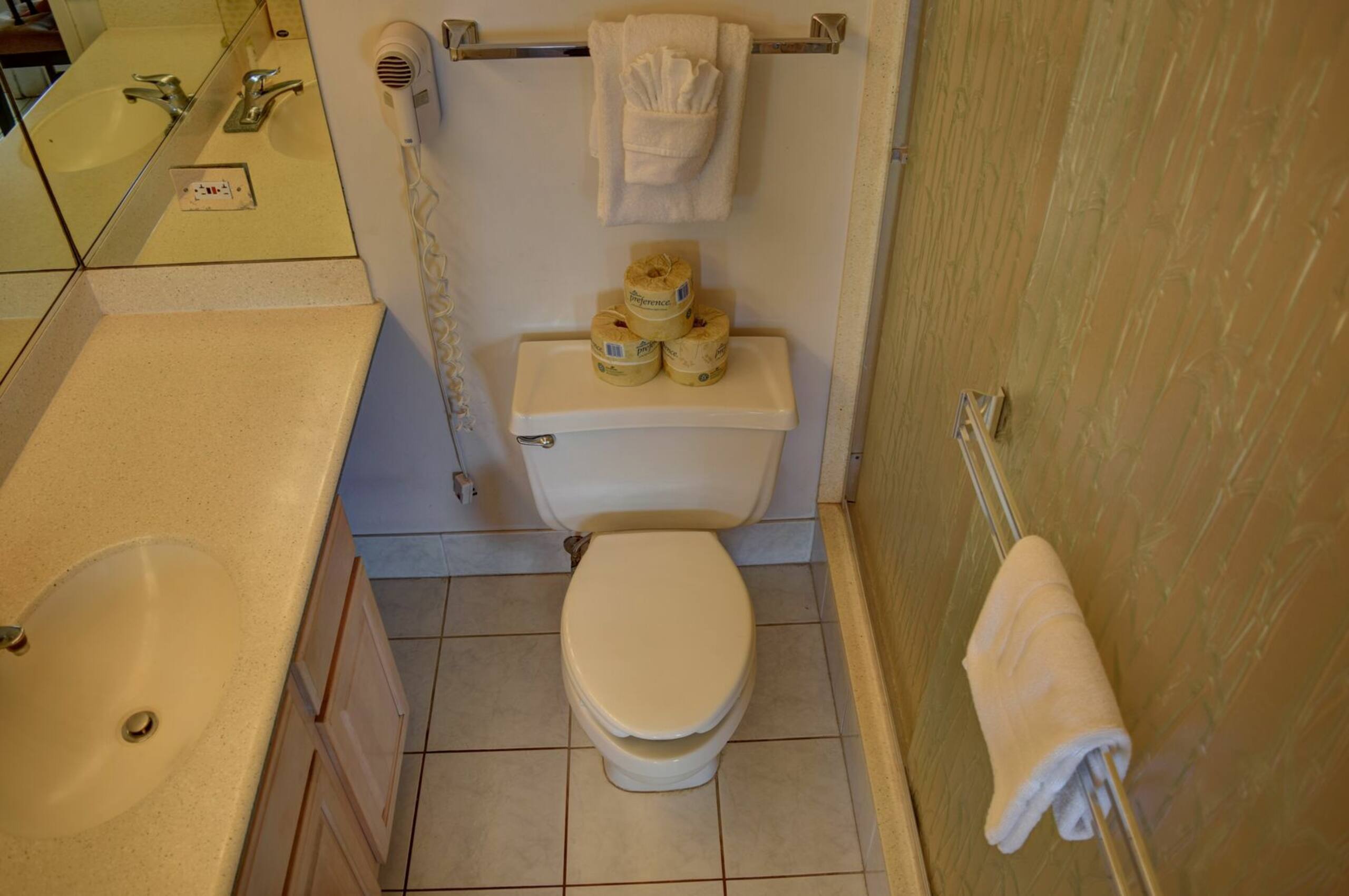 Condo in Kihei · ★4.38 · 1 bedroom · 1 bed · 1 bath - Image 6