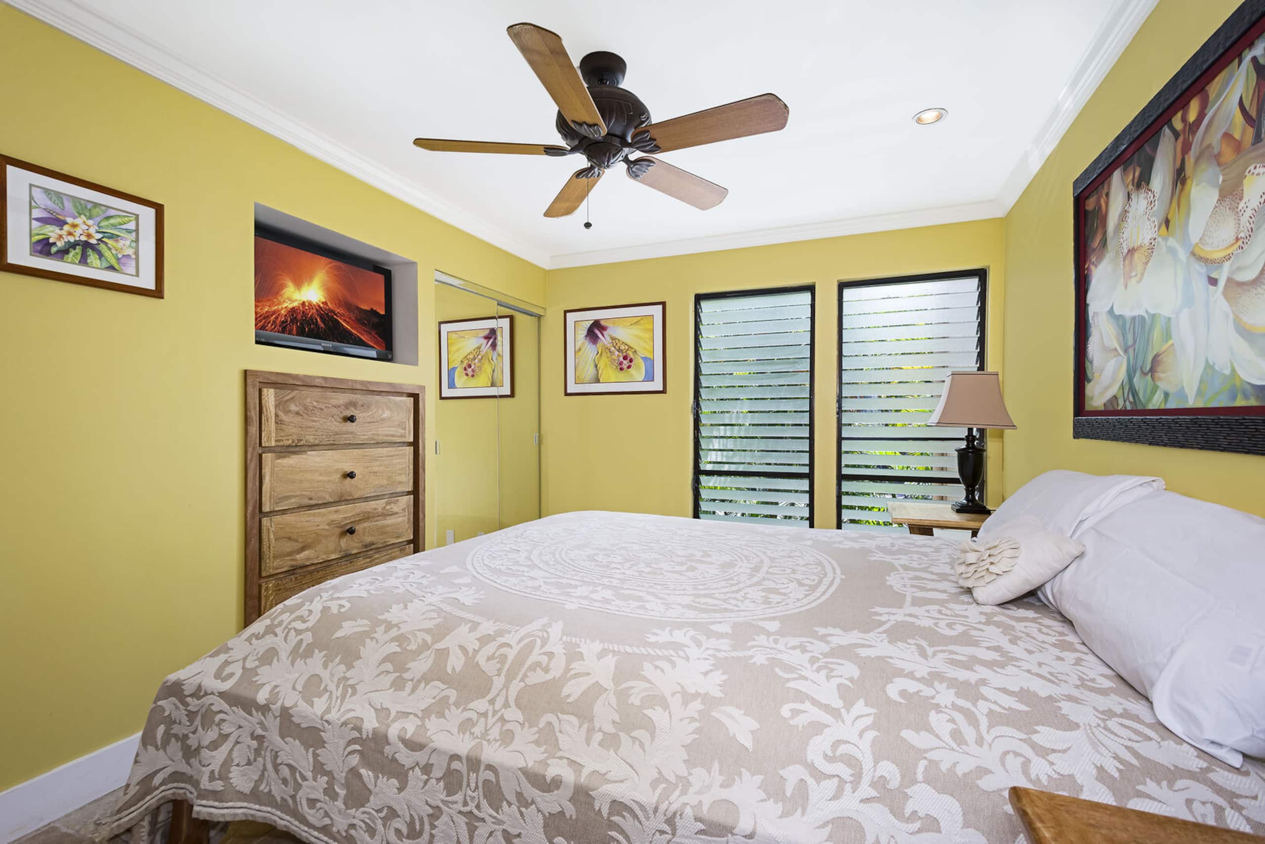 Condo in Kailua-Kona · ★4.69 · 2 bedrooms · 2 beds · 2 baths - Image 7