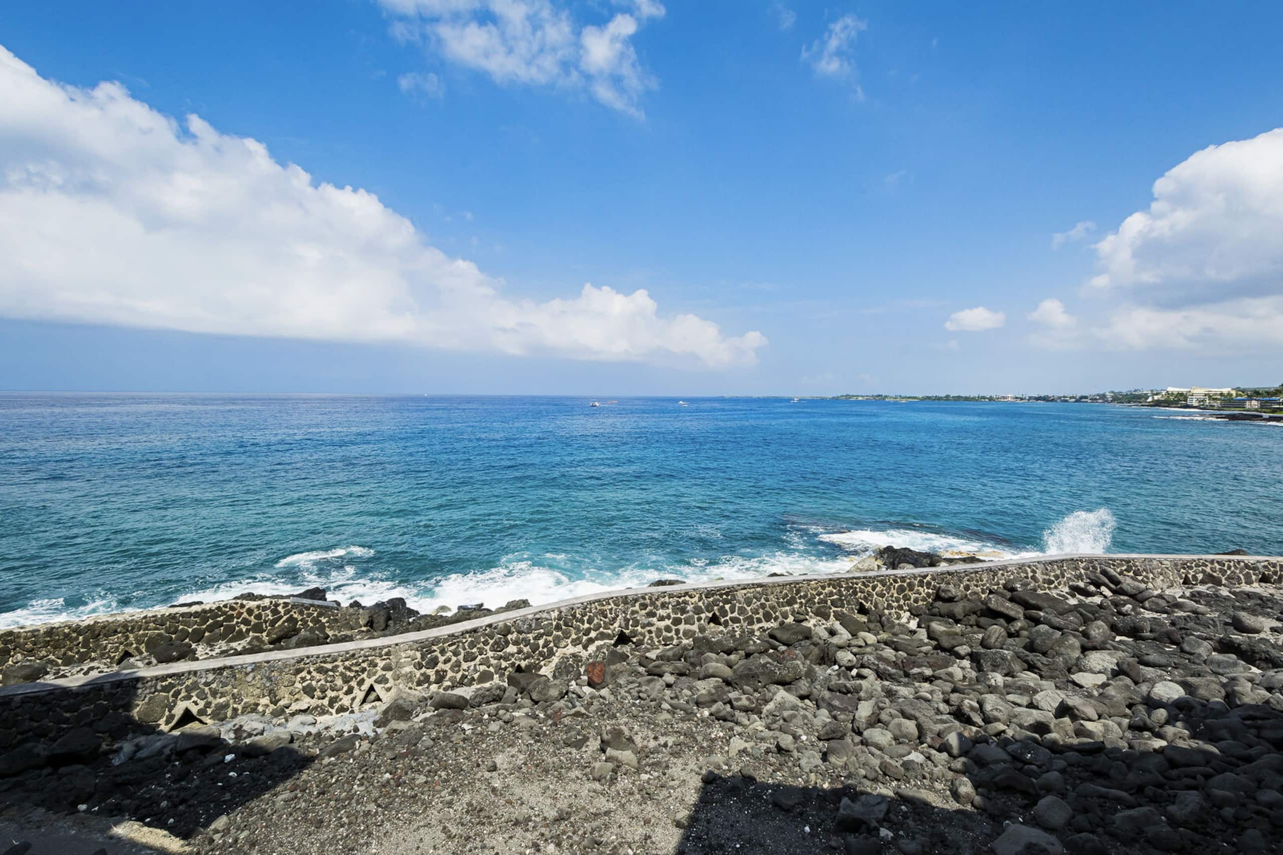 Condo in Kailua-Kona · ★4.69 · 2 bedrooms · 2 beds · 2 baths - Image 22