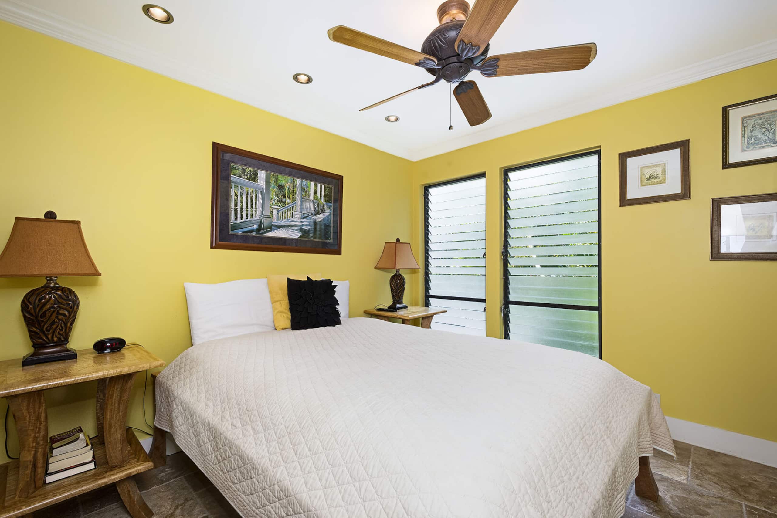 Condo in Kailua-Kona · ★4.69 · 2 bedrooms · 2 beds · 2 baths - Image 10