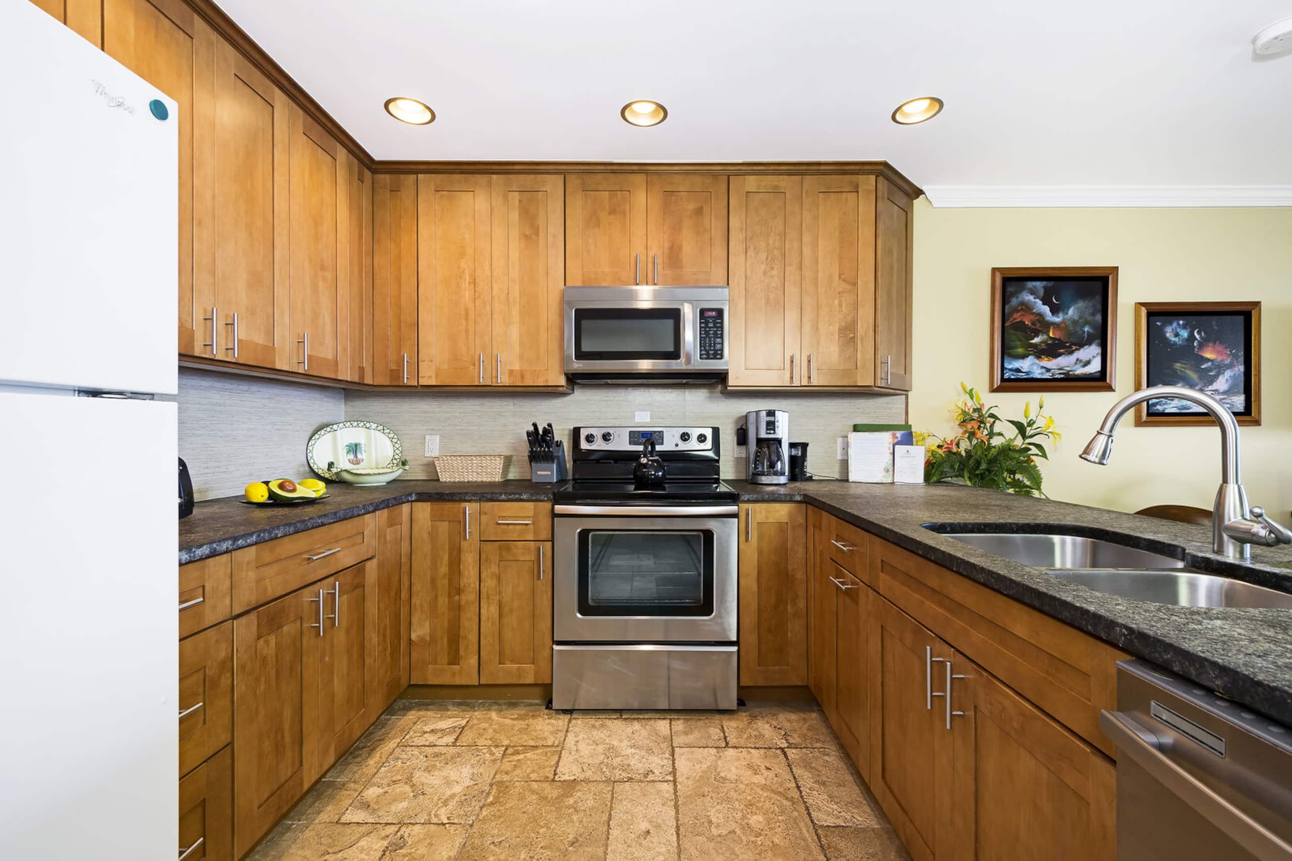 Condo in Kailua-Kona · ★4.69 · 2 bedrooms · 2 beds · 2 baths - Image 17