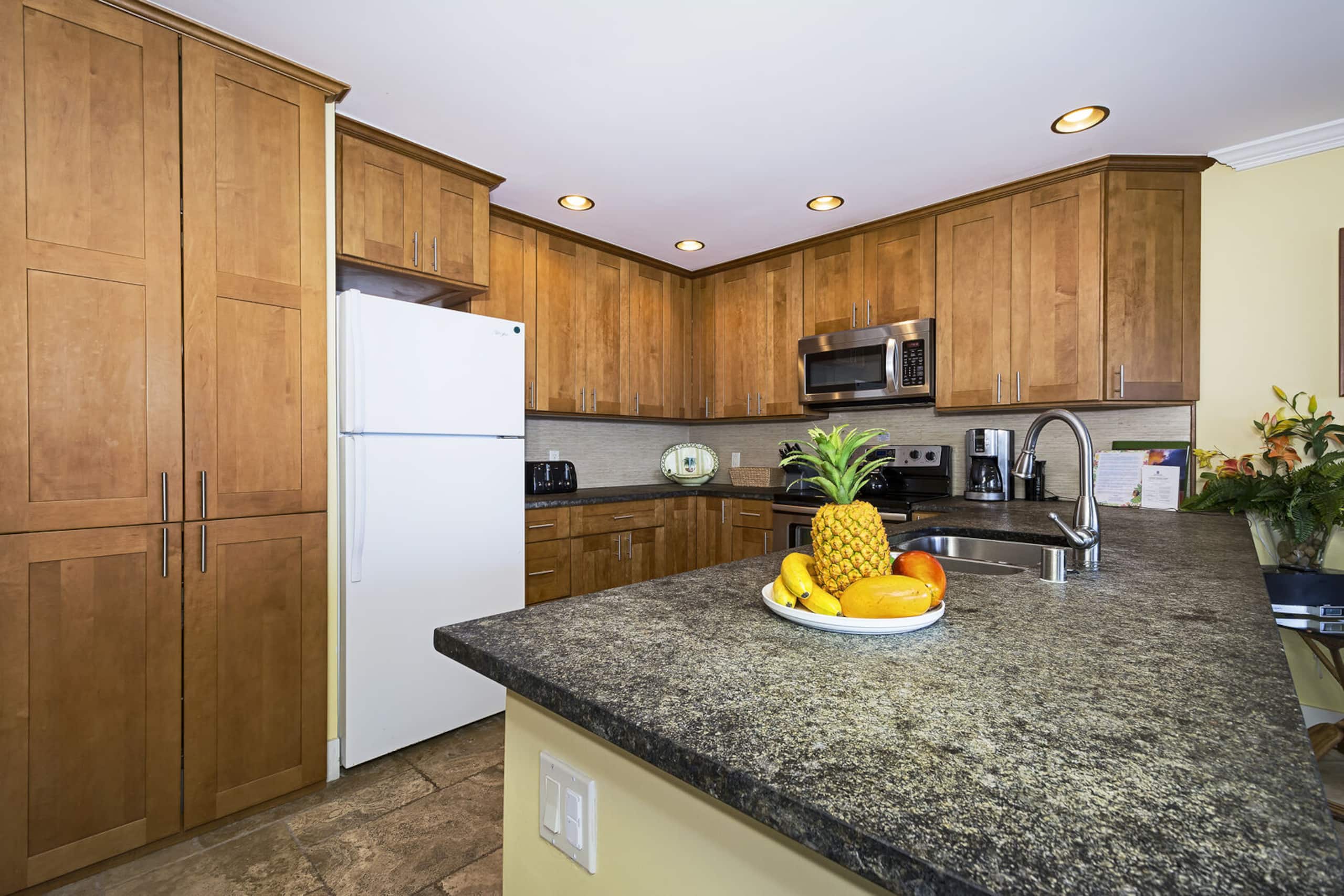 Condo in Kailua-Kona · ★4.69 · 2 bedrooms · 2 beds · 2 baths - Image 16