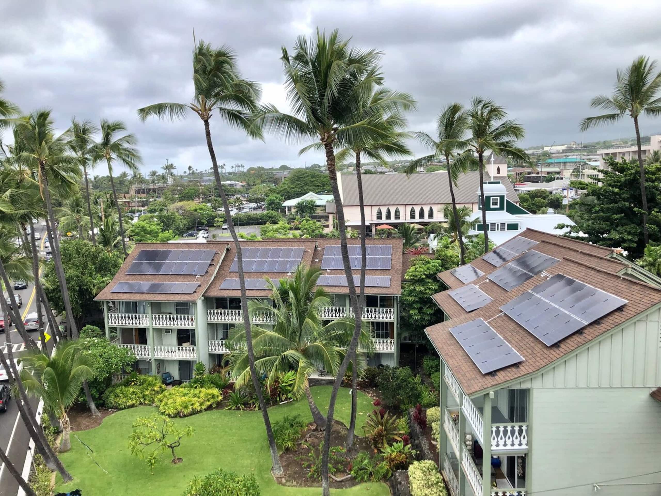Condo in Kailua-Kona · ★4.67 · 1 bedroom · 2 beds · 2 private baths - Image 4