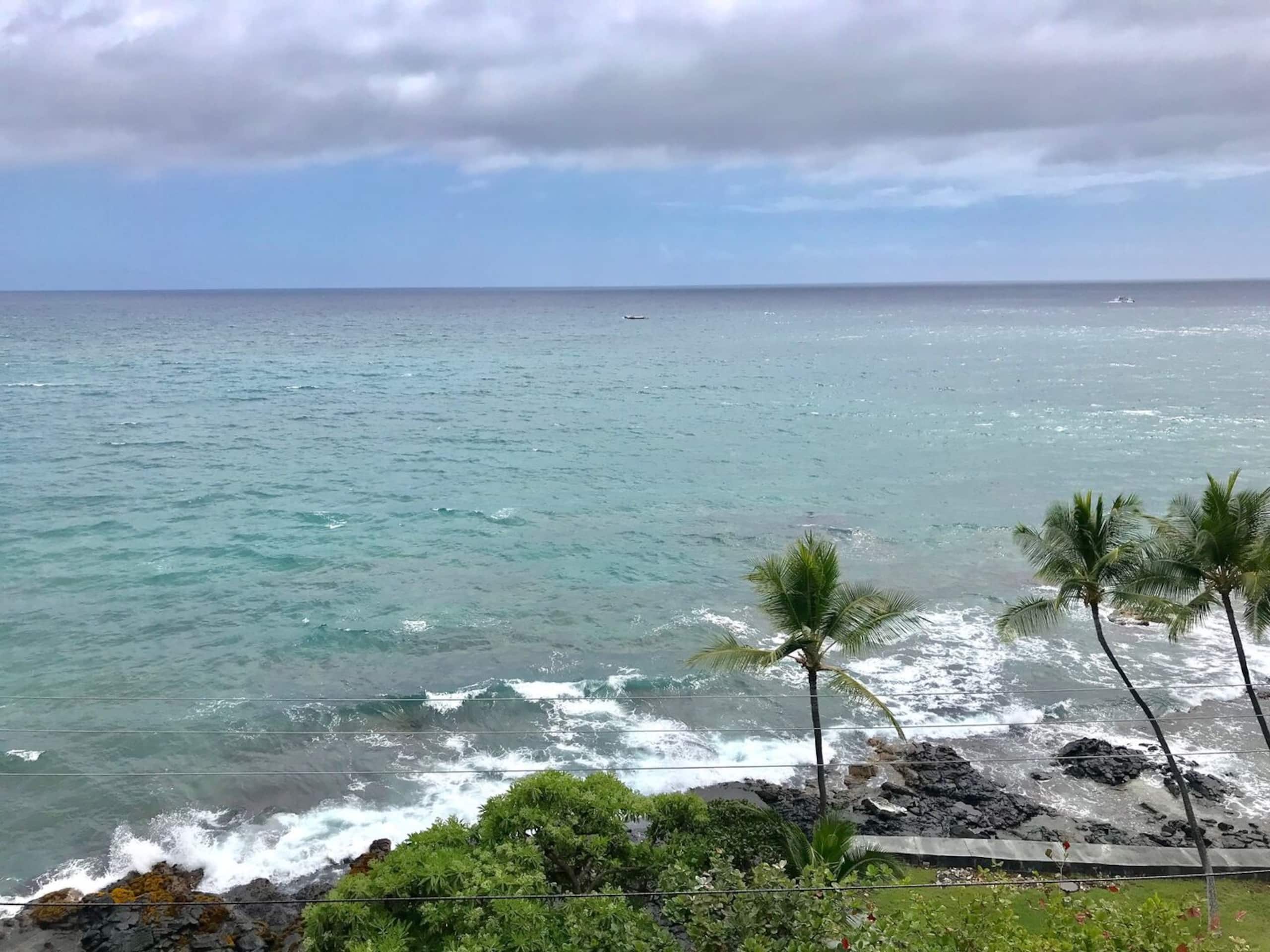 Condo in Kailua-Kona · ★4.67 · 1 bedroom · 2 beds · 2 private baths - Image 2