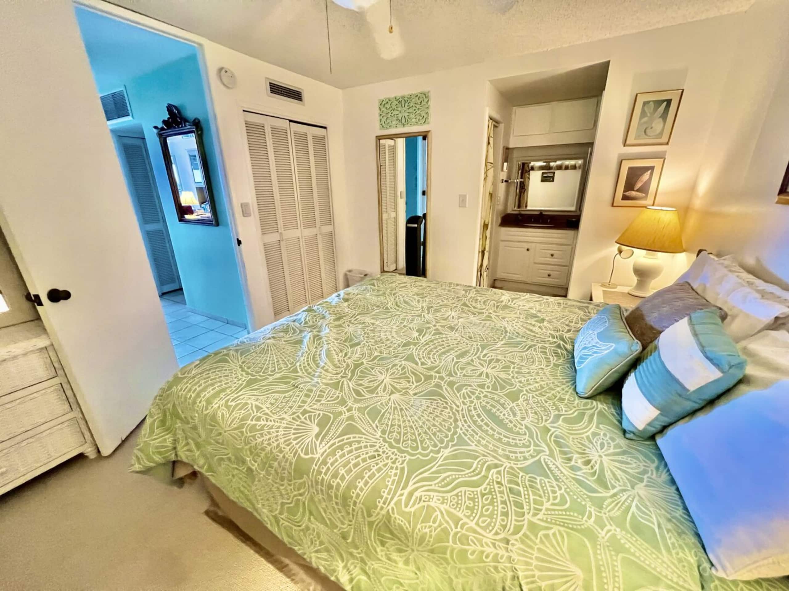 Condo in Kailua-Kona · ★4.67 · 1 bedroom · 2 beds · 2 private baths - Image 17