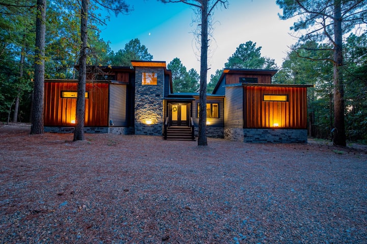 Luxury Cabin Near Broken Bow Lake | Sleeps 20 - Hochatown, OK