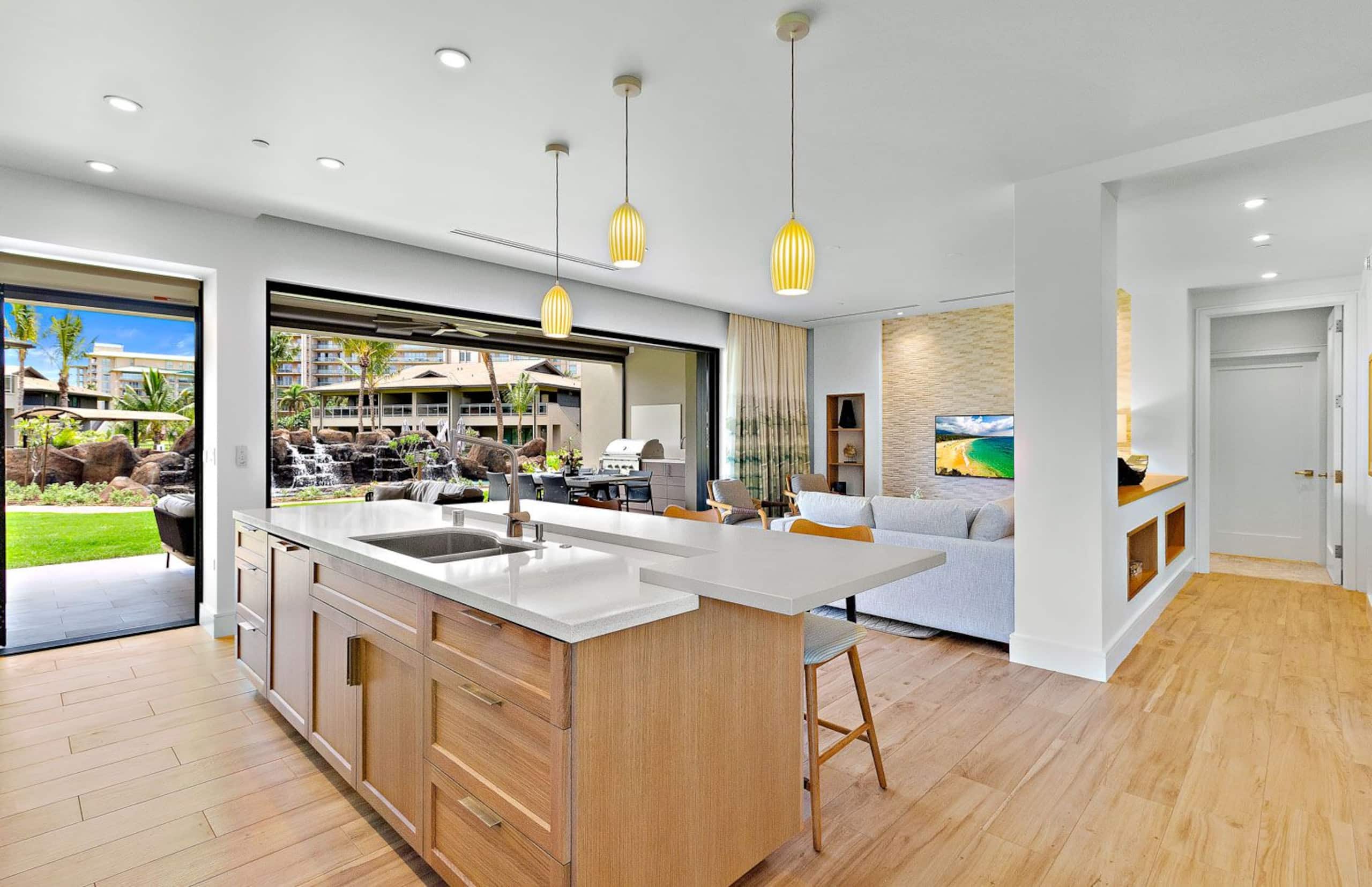Condo in Lahaina · ★5.0 · 3 bedrooms · 4 beds · 3 baths - Image 2