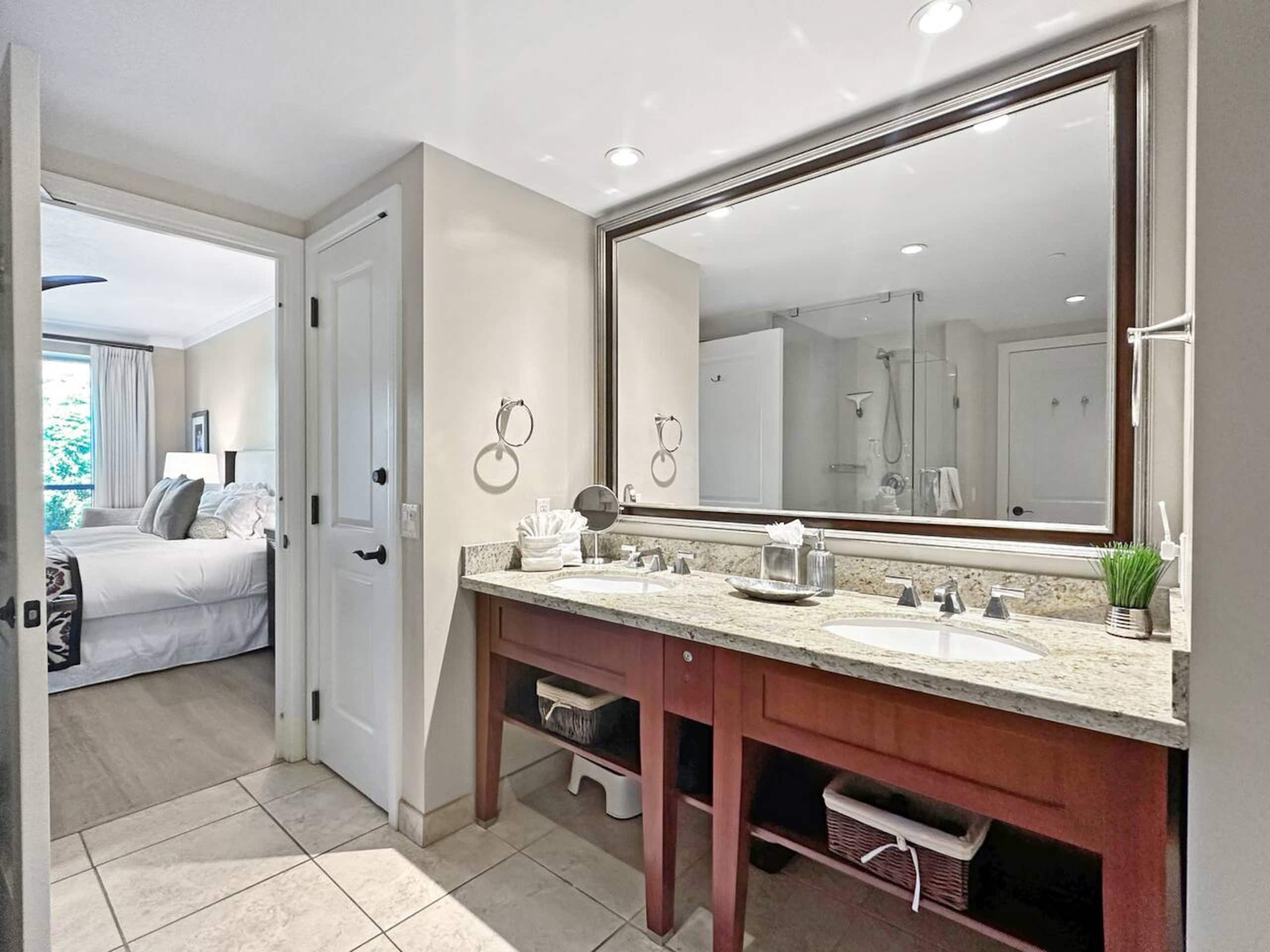 Condo in Lahaina · ★4.91 · 1 bedroom · 2 beds · 1 bath - Image 13