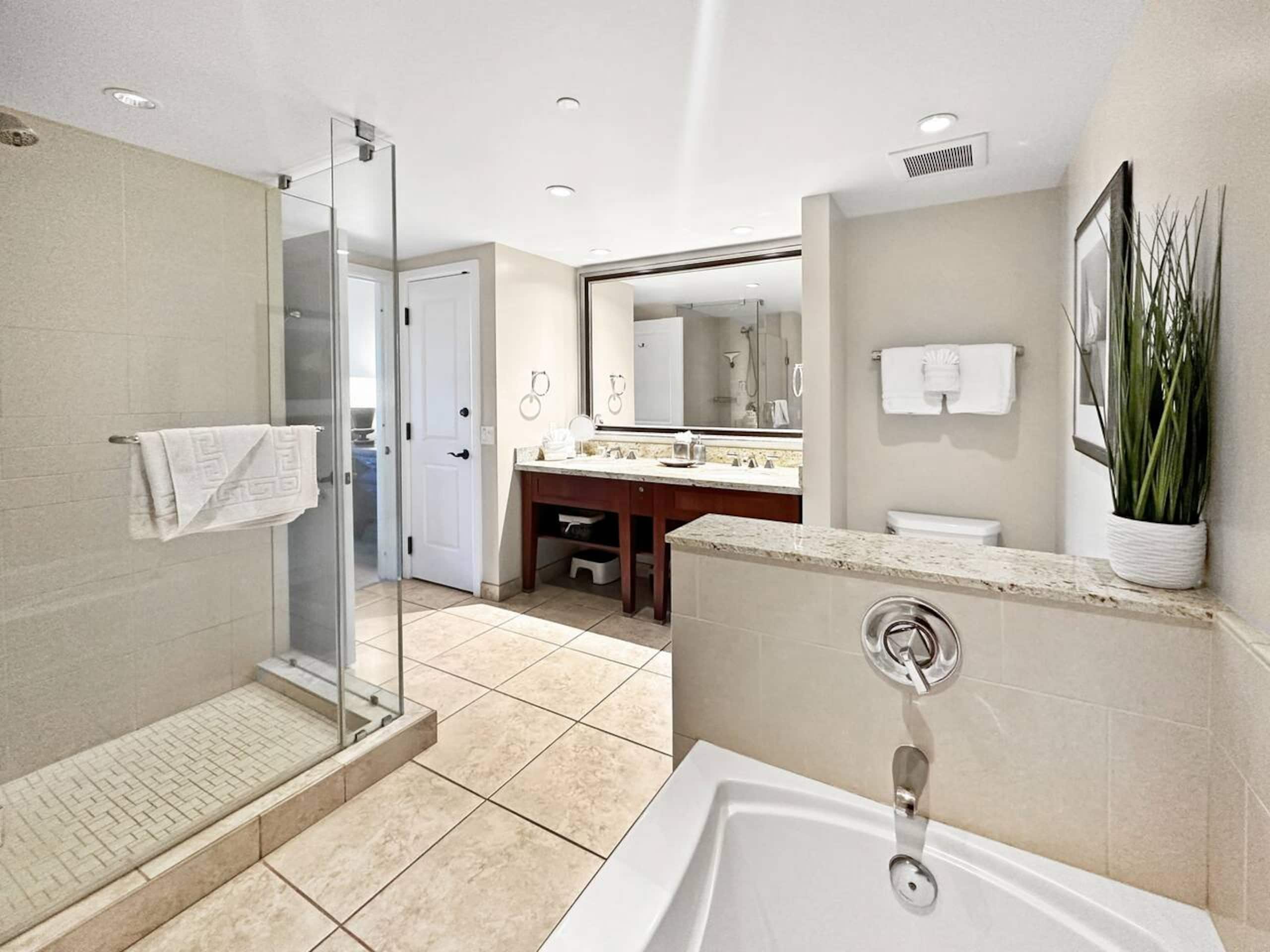 Condo in Lahaina · ★4.91 · 1 bedroom · 2 beds · 1 bath - Image 11