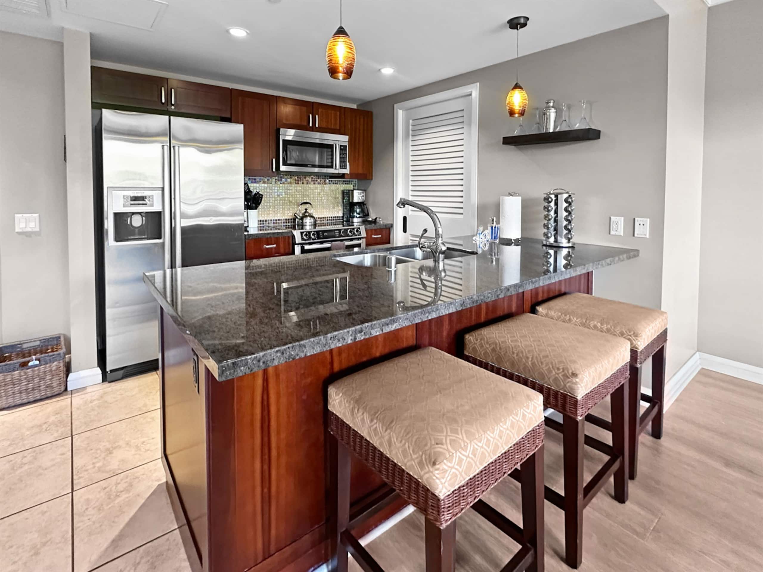 Condo in Lahaina · ★4.91 · 1 bedroom · 2 beds · 1 bath - Image 2