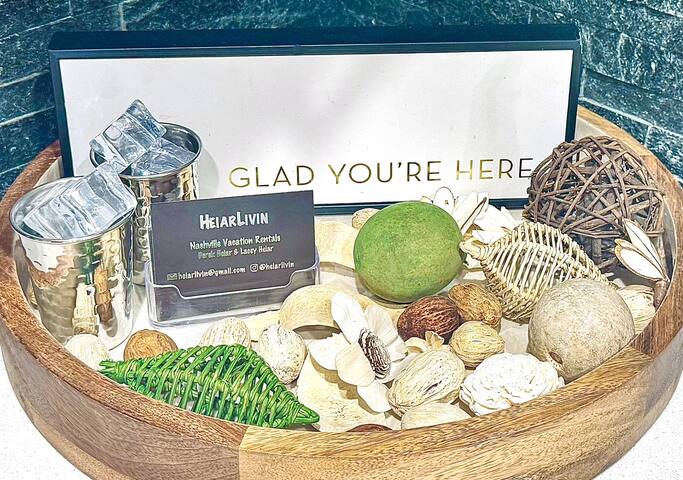 4 Bedroom Penthouse Suite – Music Row – Guitar Poo gallery image 2