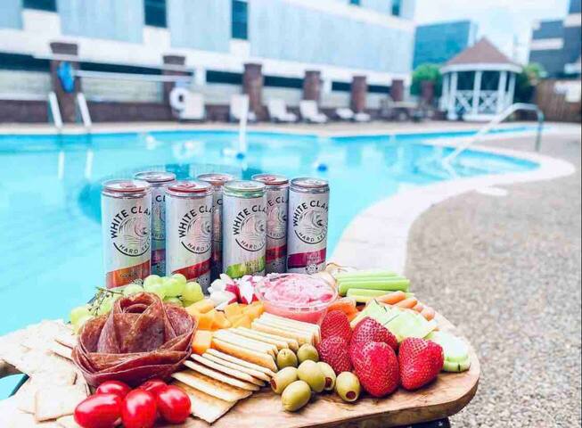 4 Bedroom Penthouse Suite – Music Row – Guitar Poo gallery image 5