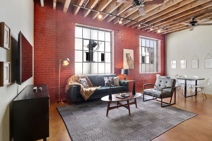 Warehouse District | Stylish Three Bedroom