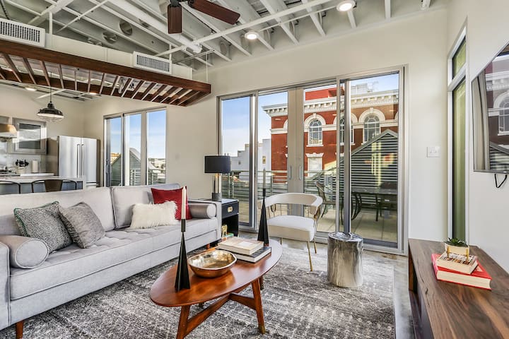 Warehouse District | Luxury Two Bedroom Penthouse
