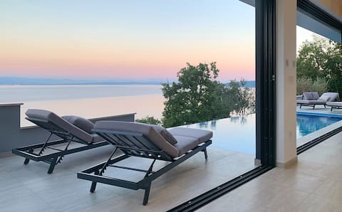 Sky Pool Villa Medveja: heated pool, spa, sea view