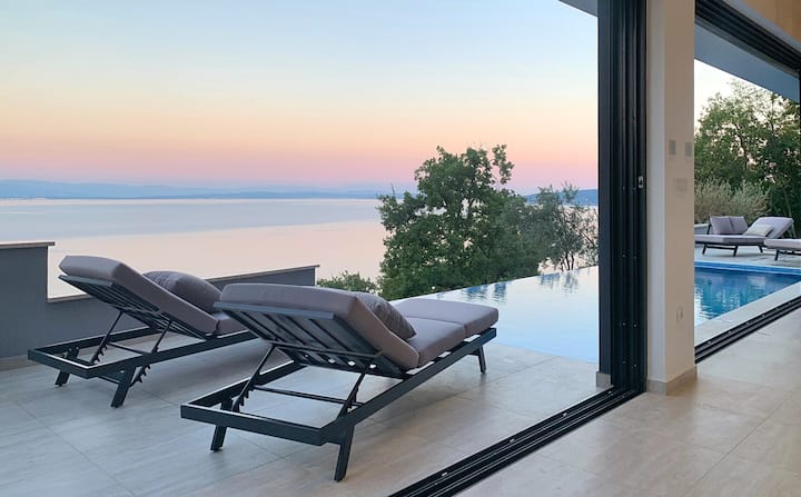 Sky Pool Villa Medveja: heated pool, spa, sea view