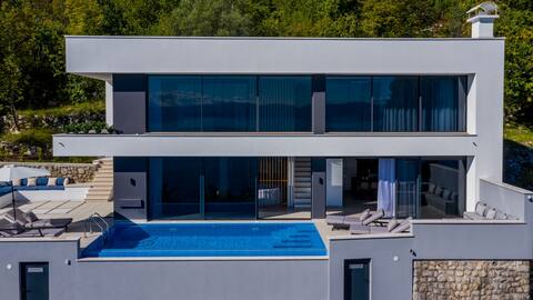 Sky Pool Villa - Heated Pool, Spa, Sea View