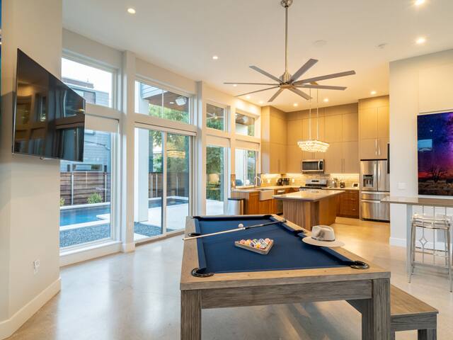 East Austin Modern Home + Private Pool – Charlene! gallery image 5