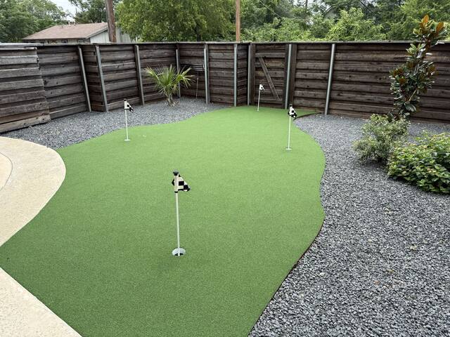 East Austin Modern Home + Private Pool – Charlene! gallery image 3