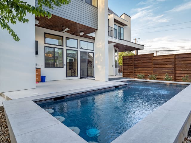 East Austin Modern Home + Private Pool – Charlene!