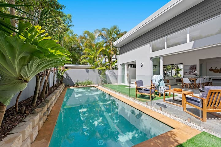 The Station- Sleeps 13