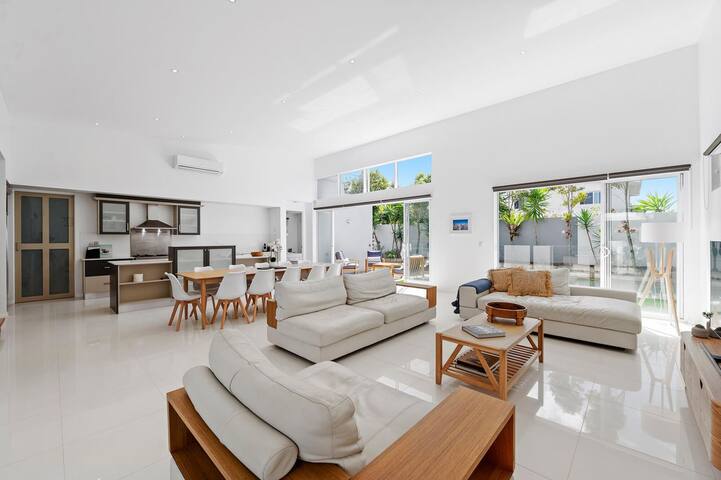 The Station- Sleeps 13 gallery image 4