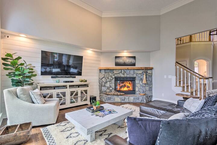 Spacious Elk Mountain Sanctuary w/ Deck & Views! gallery image 5