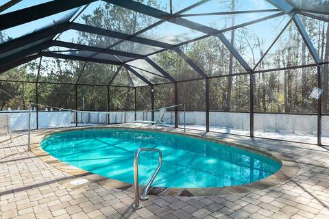 Quiet Retreat w/ Screened Pool!