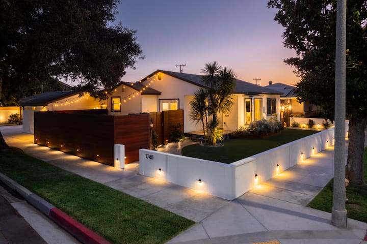 Washington Street Sanctuary with Private Courtyard