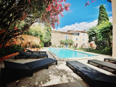 Authentic 18th century farmhouse near Nîmes