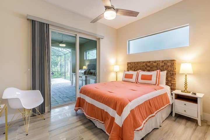 სასტუმრო საძინებელი ლანაიზე გასასვლელით