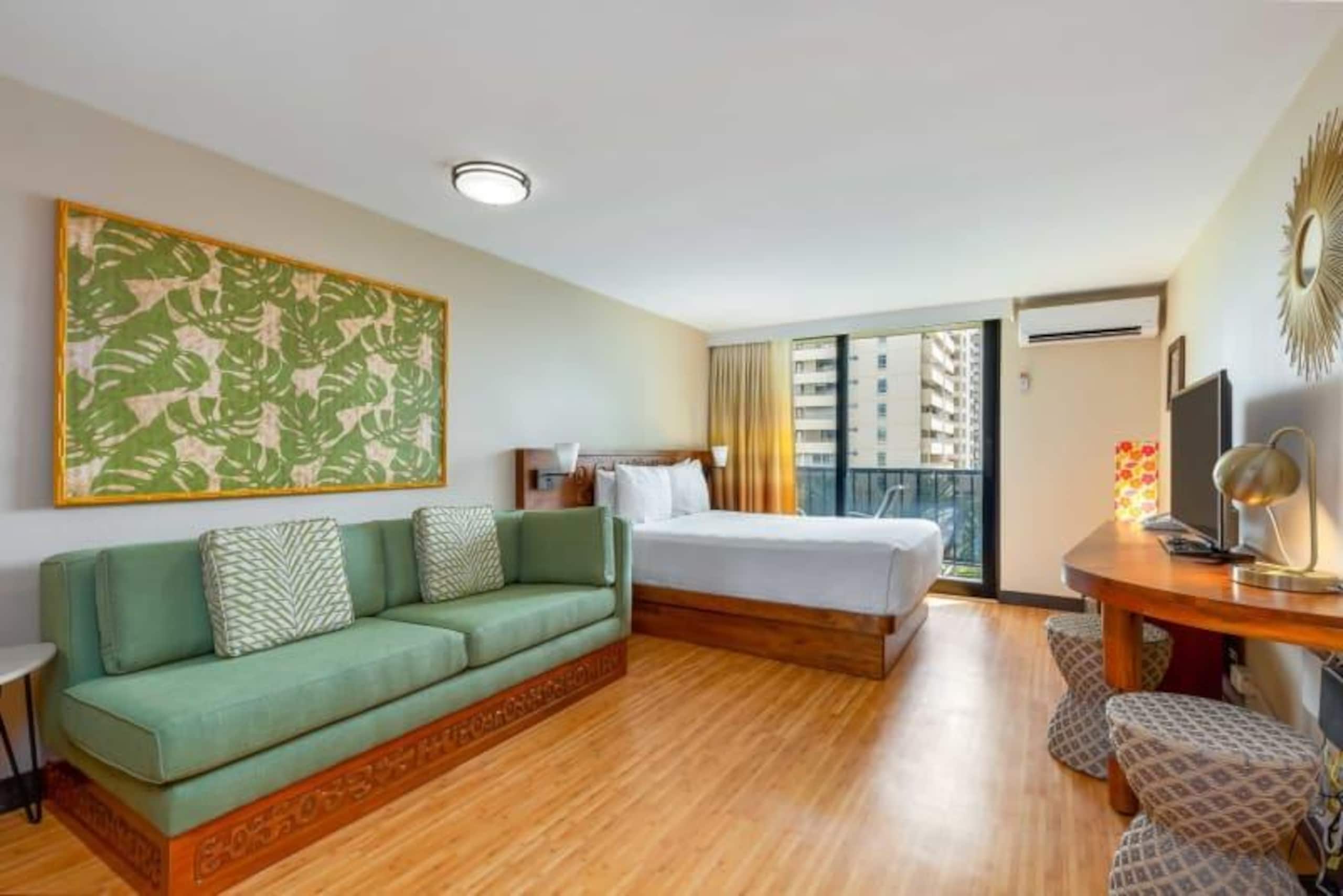 Condo in Honolulu · ★4.0 · Studio · 2 beds · 1 private bath - Image 7