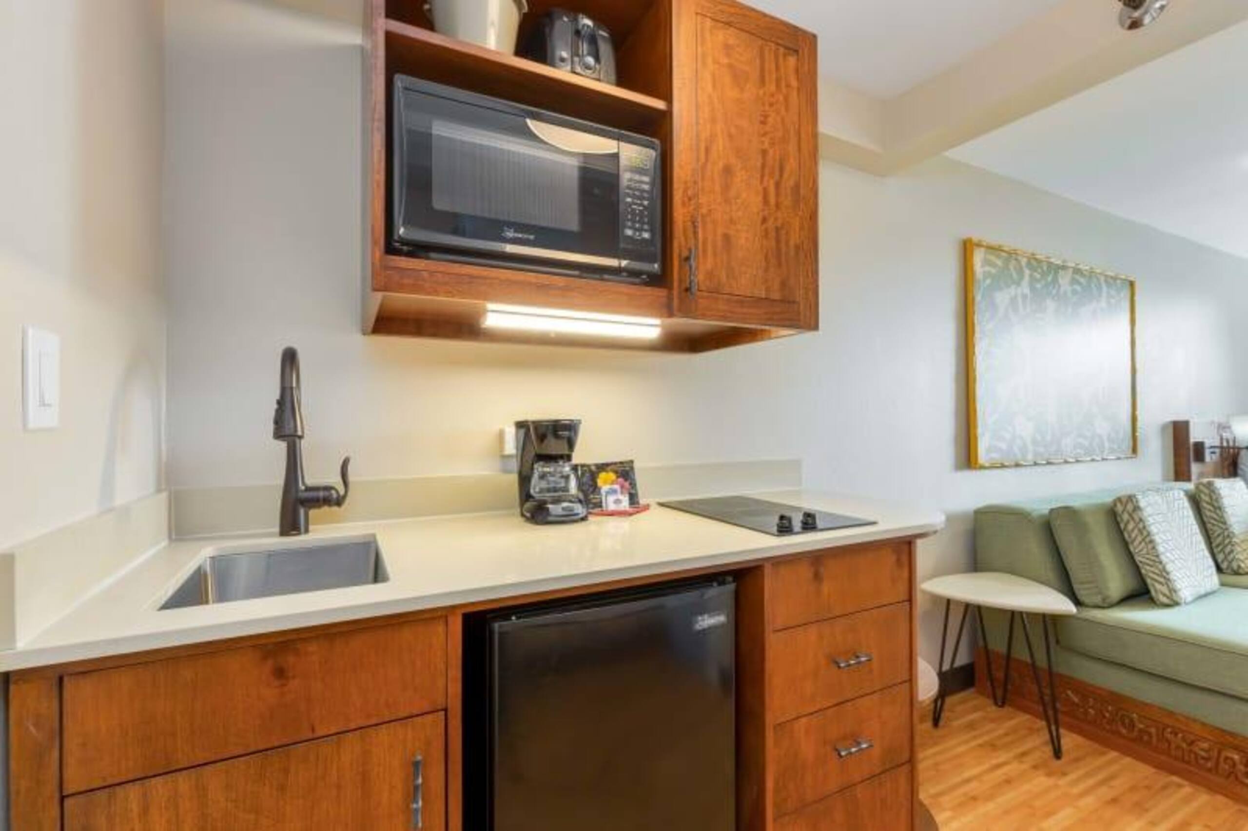 Condo in Honolulu · ★4.0 · Studio · 2 beds · 1 private bath - Image 17