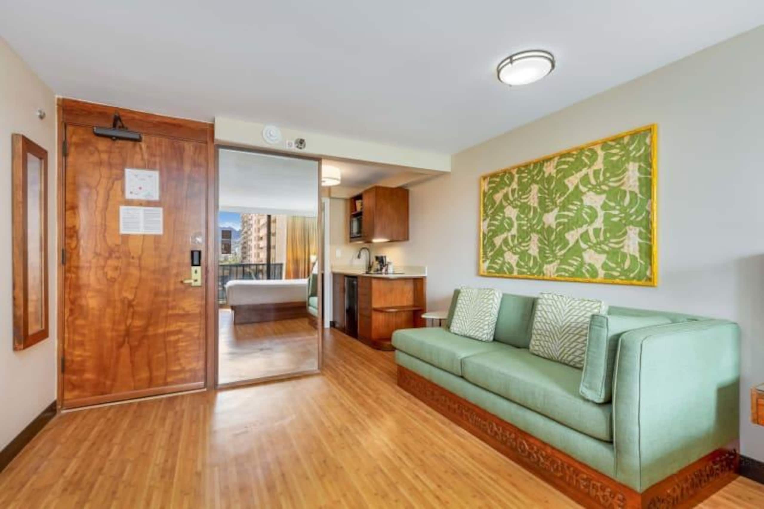 Condo in Honolulu · ★4.0 · Studio · 2 beds · 1 private bath - Image 2