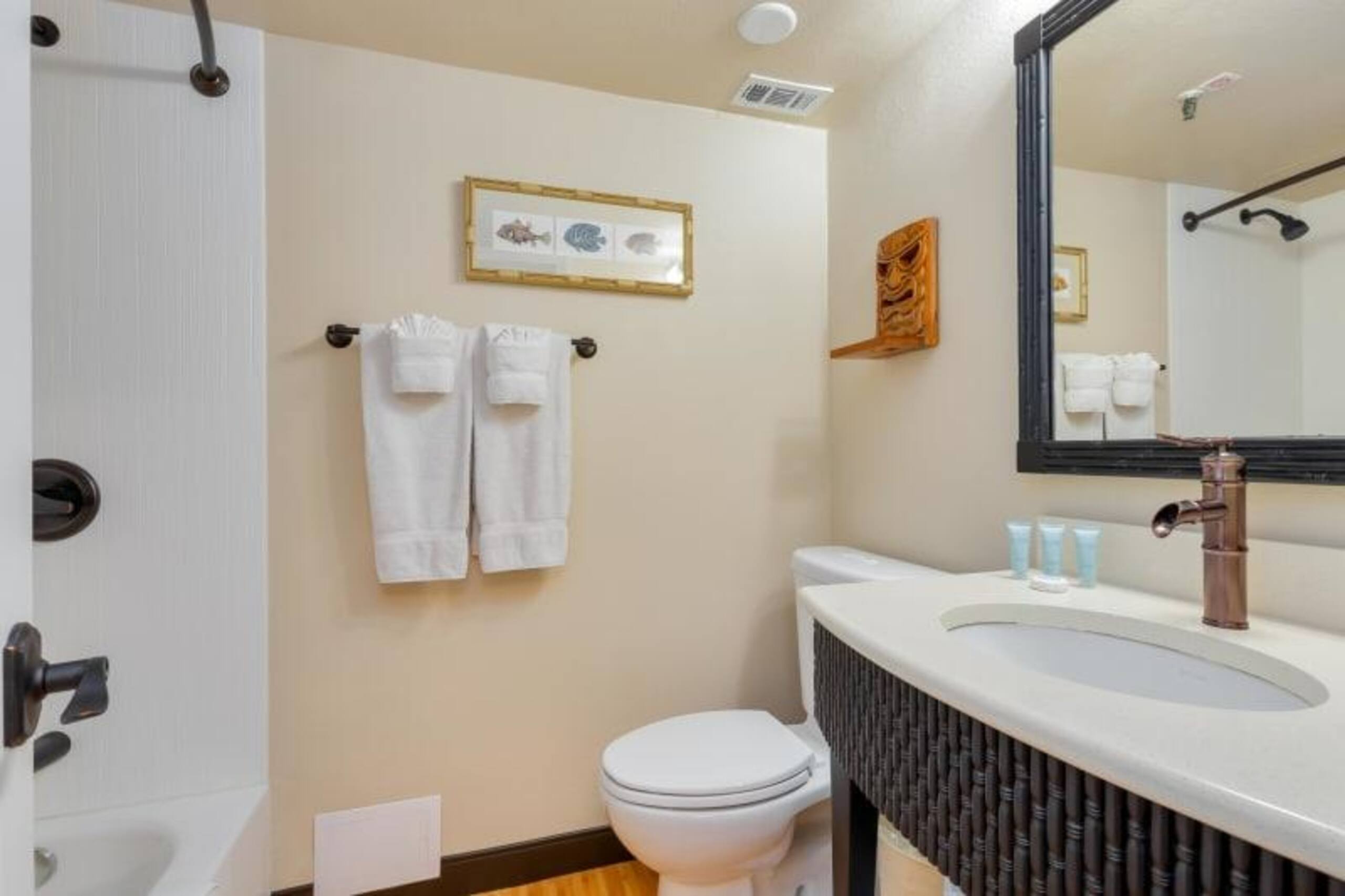 Condo in Honolulu · ★4.0 · Studio · 2 beds · 1 private bath - Image 8