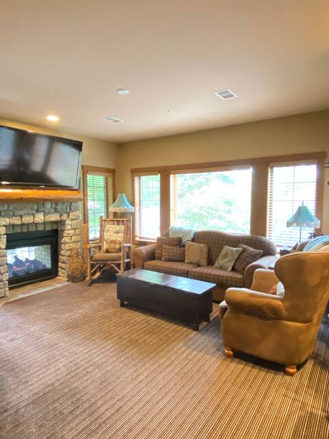 Basin Creekside: Hot tub- Golf- Beach