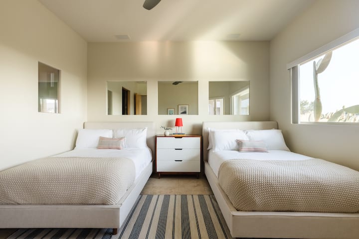 ห้องนอน 2 มีเตียงใหญ่ 2 เตียง