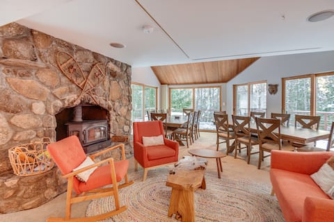 White Mountain Escape w/ Separate In-Law Suite!