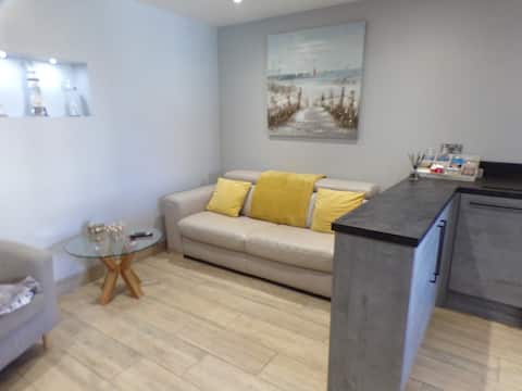 Top performing Airbnb: A boutique Dog-Friendly Coastal Holiday Apartment in New Milton