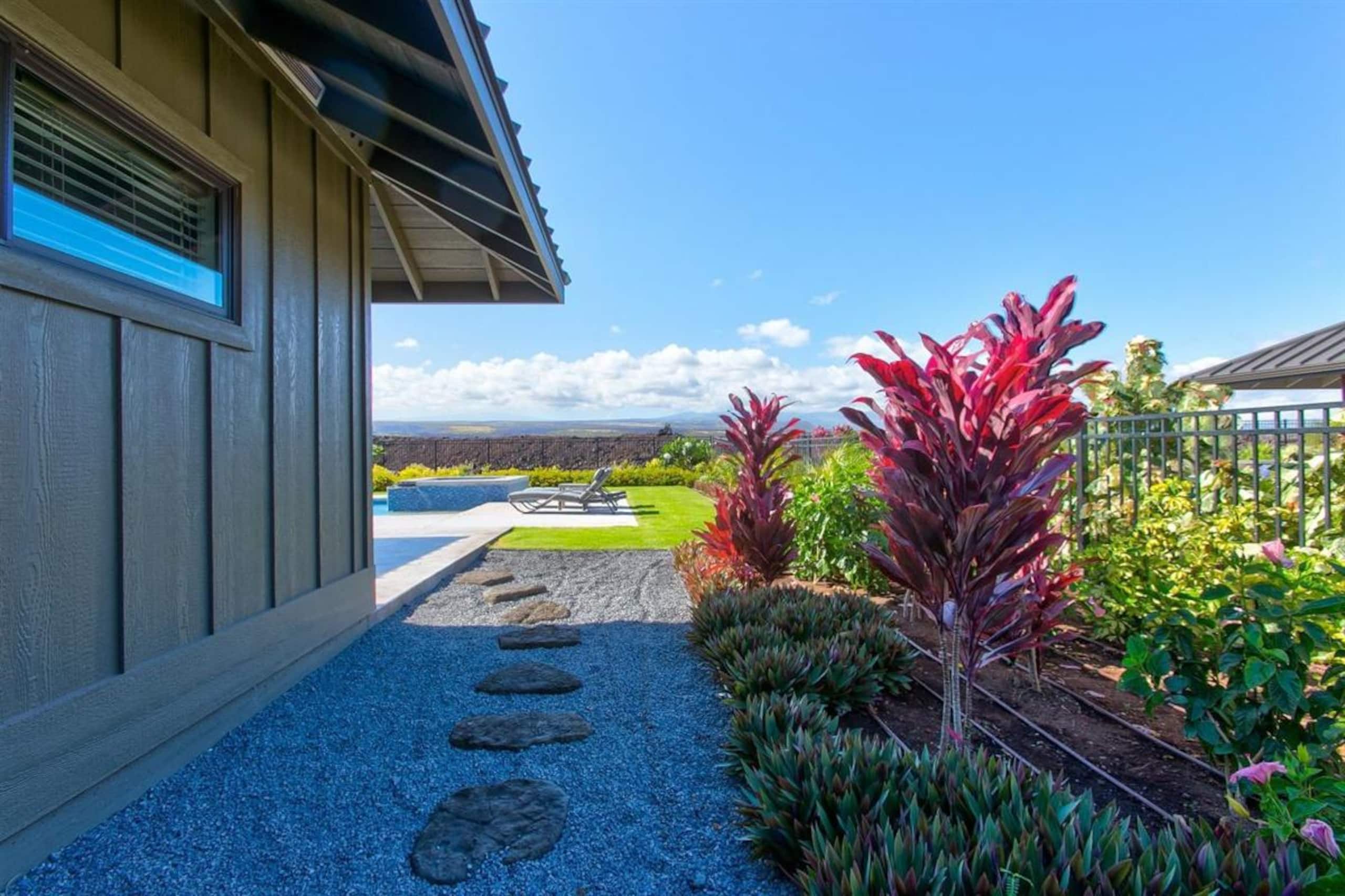 Luxury Home w/Pool + Spa, Sleeps 10, Waikoloa Re - Photo 11