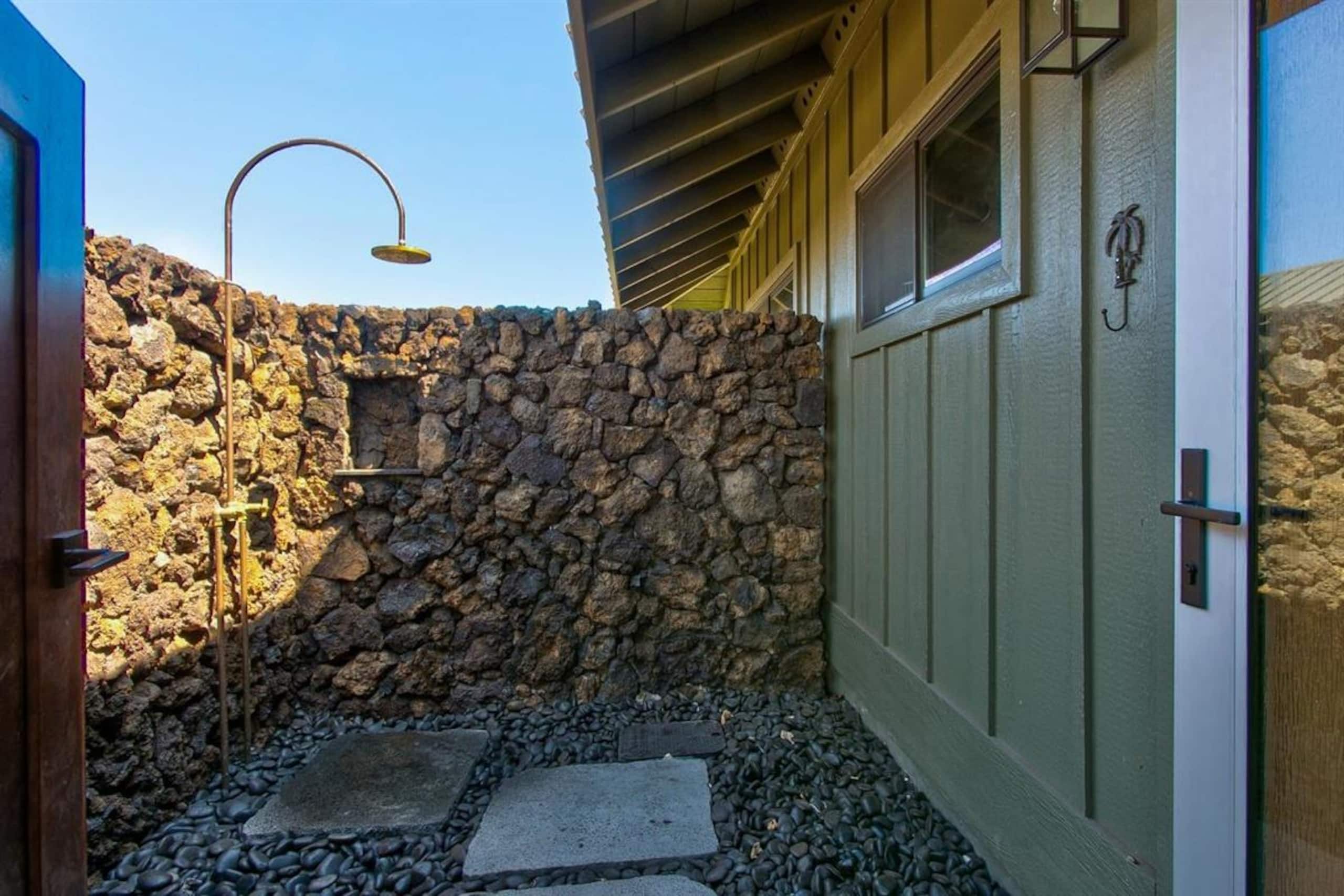 Luxury Home w/Pool + Spa, Sleeps 10, Waikoloa Re - Photo 32