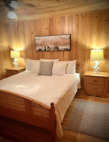 Classic Cozy Cottage #4