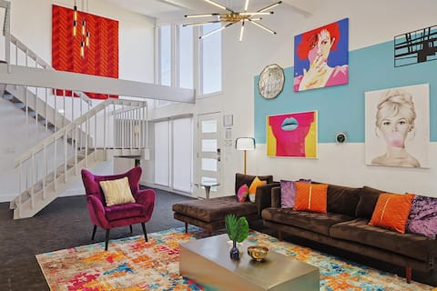 Posh 5-BD w Pool, Hot Tub, Cinema, Patio, Foosball