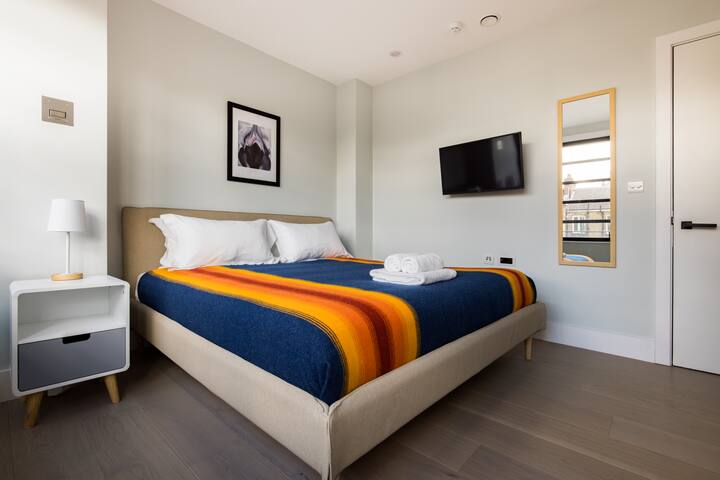 Lovely Leicester Square 2BR – Netflix & Nespresso gallery image 2