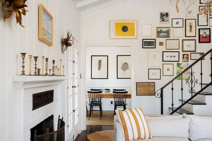 Hollywood Hills Home w Views in Laurel Canyon