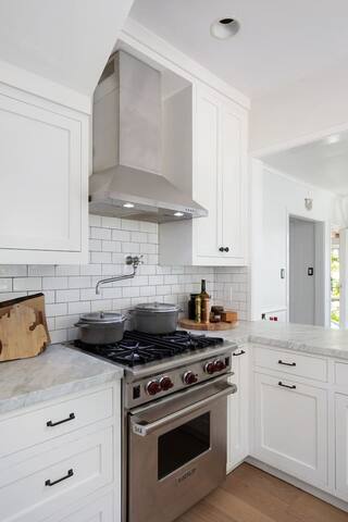 Hollywood Hills Home w Views in Laurel Canyon gallery image 5