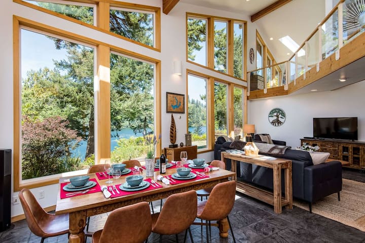 Breathtaking lakefront home with private dock